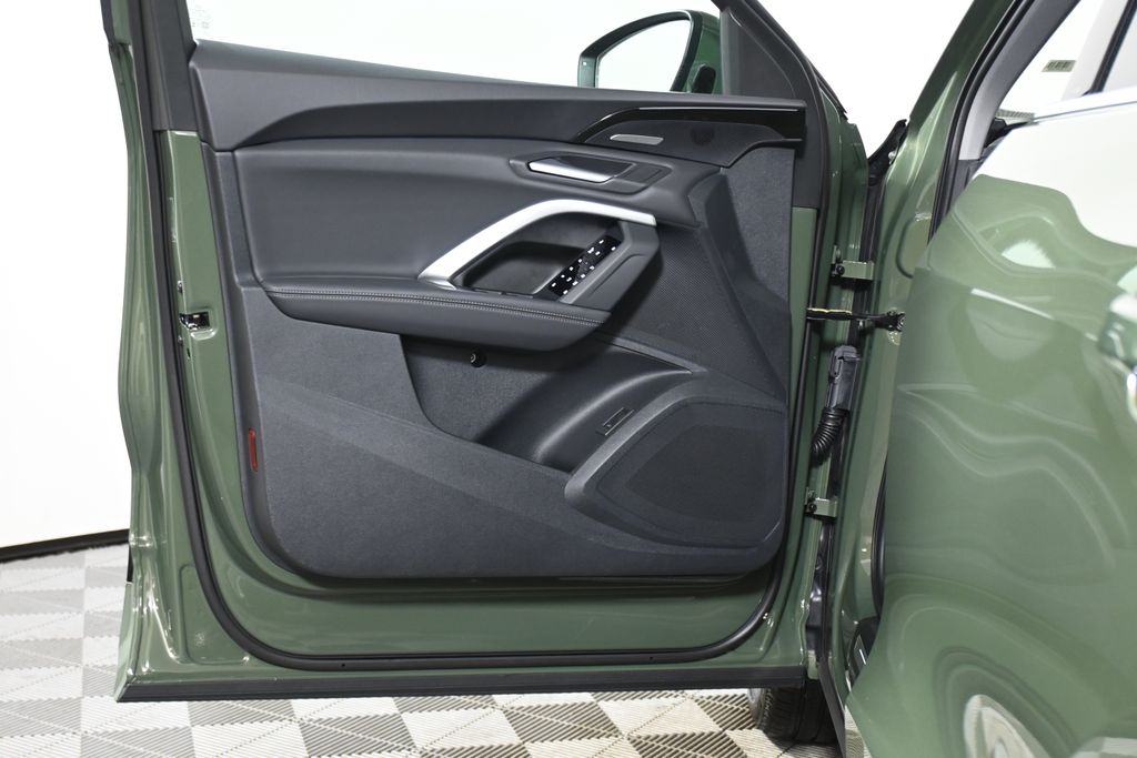 Thumbnail: 2025 Audi Q5 - 26