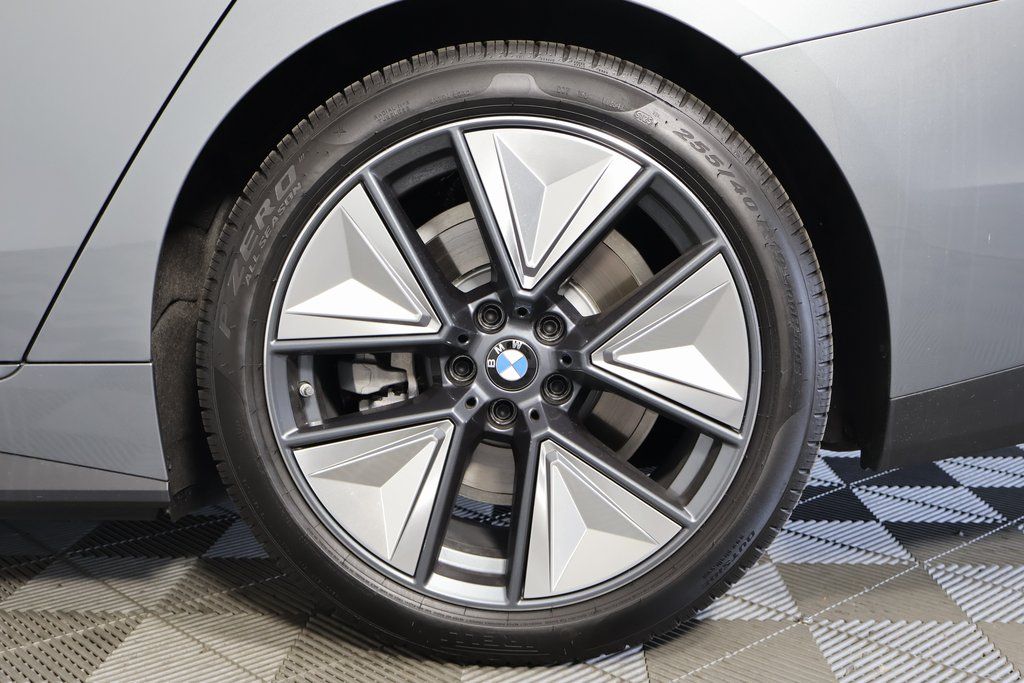 Thumbnail: 2026 BMW i4 - 10