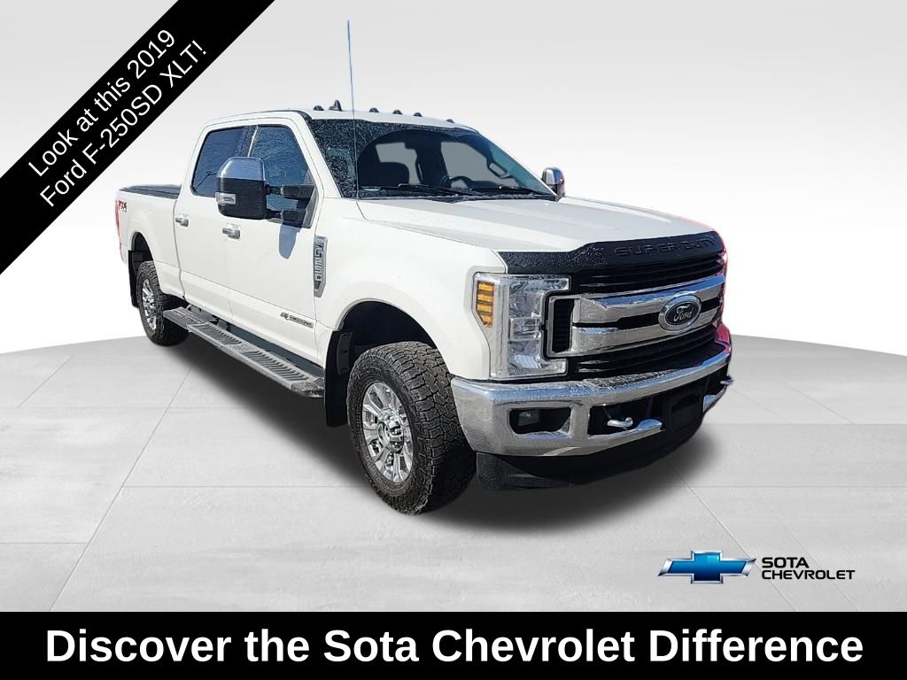 Oxford White 2019 Ford F-250 Super Duty XLT Crew Cab 4WD Pickup Truck Four-Wheel Drive 6-Speed Automatic