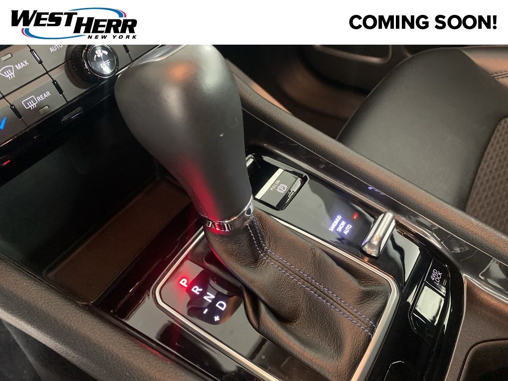 Used 2022 Gray Jeep Latitude image 6