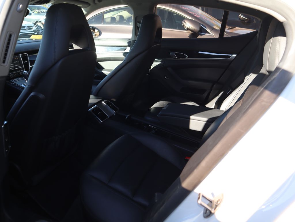 Thumbnail: 2015 Porsche Panamera - 10