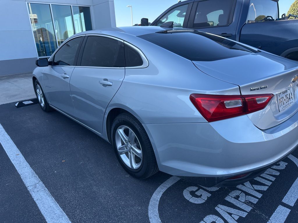 Thumbnail: 2021 Chevrolet Malibu - 6