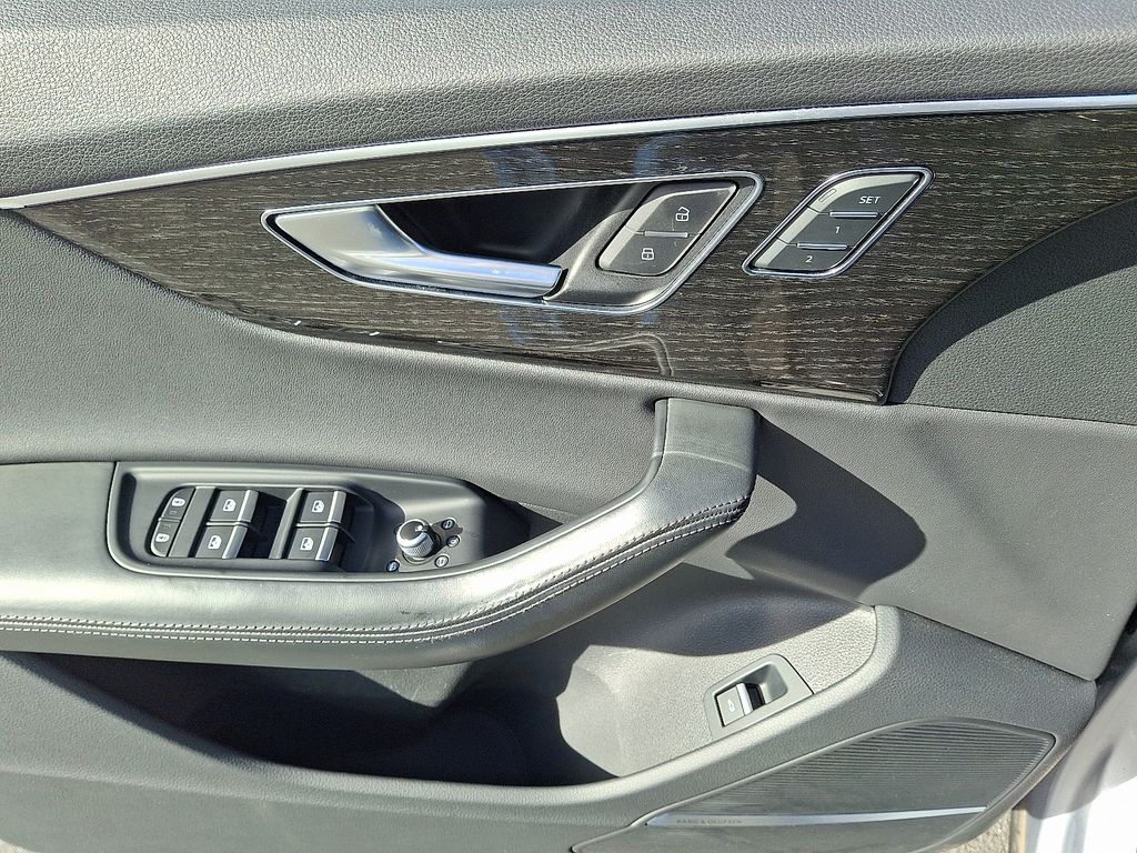 Thumbnail: 2022 Audi Q7 - 12