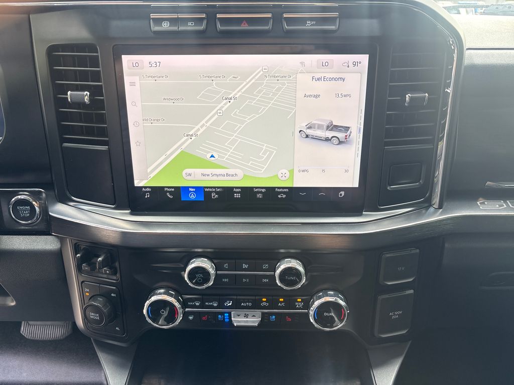 Used 2024  Ford Lariat image 25