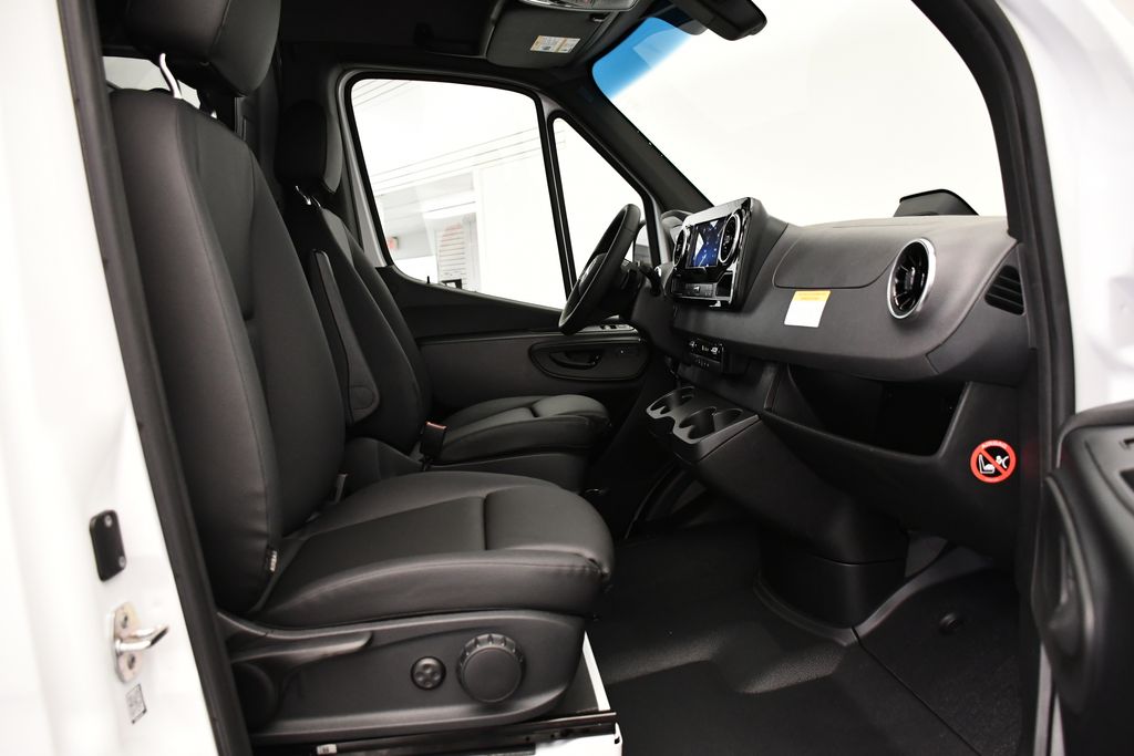 Thumbnail: 2025 Mercedes-Benz Sprinter - 29