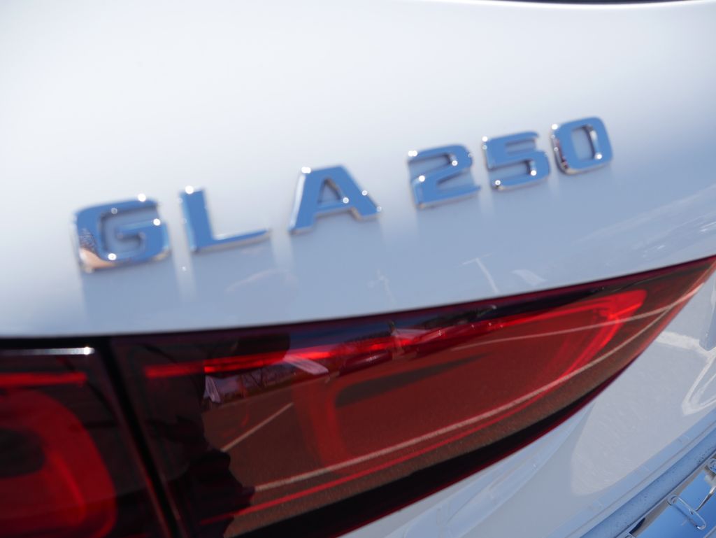 Thumbnail: 2023 Mercedes-Benz GLA - 9