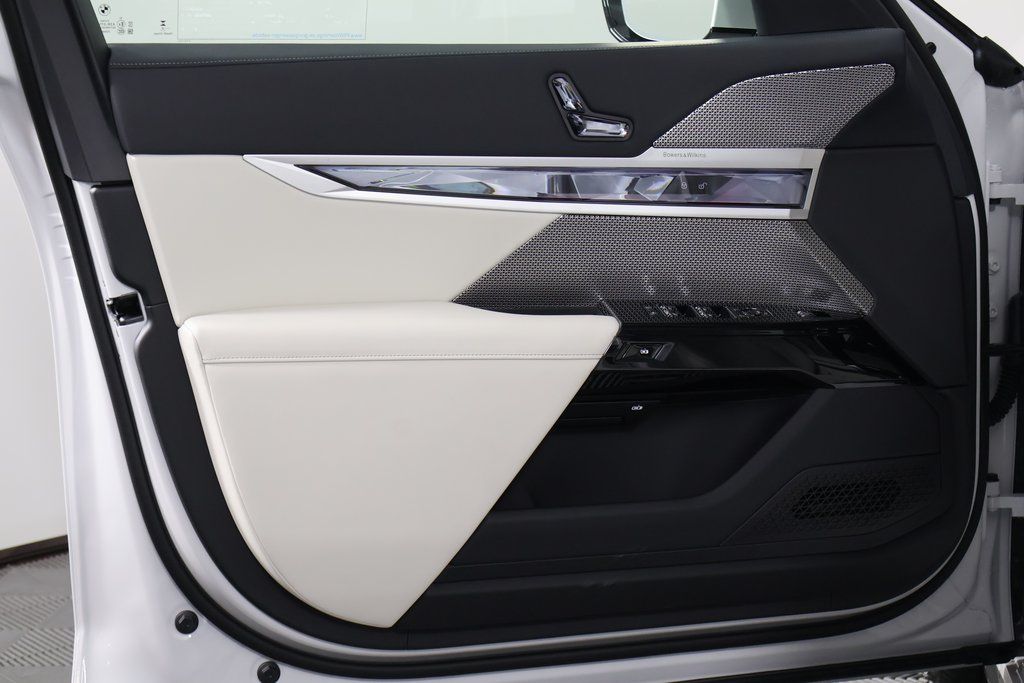 Thumbnail: 2026 BMW 7 Series - 7