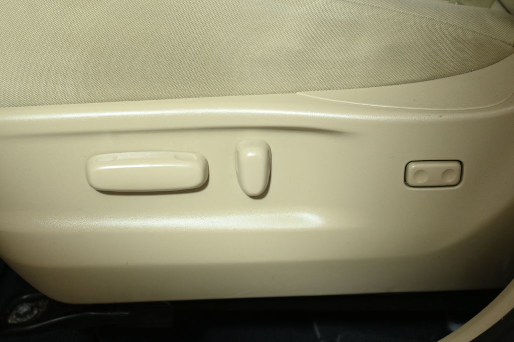 2009 Toyota Venza Base 24