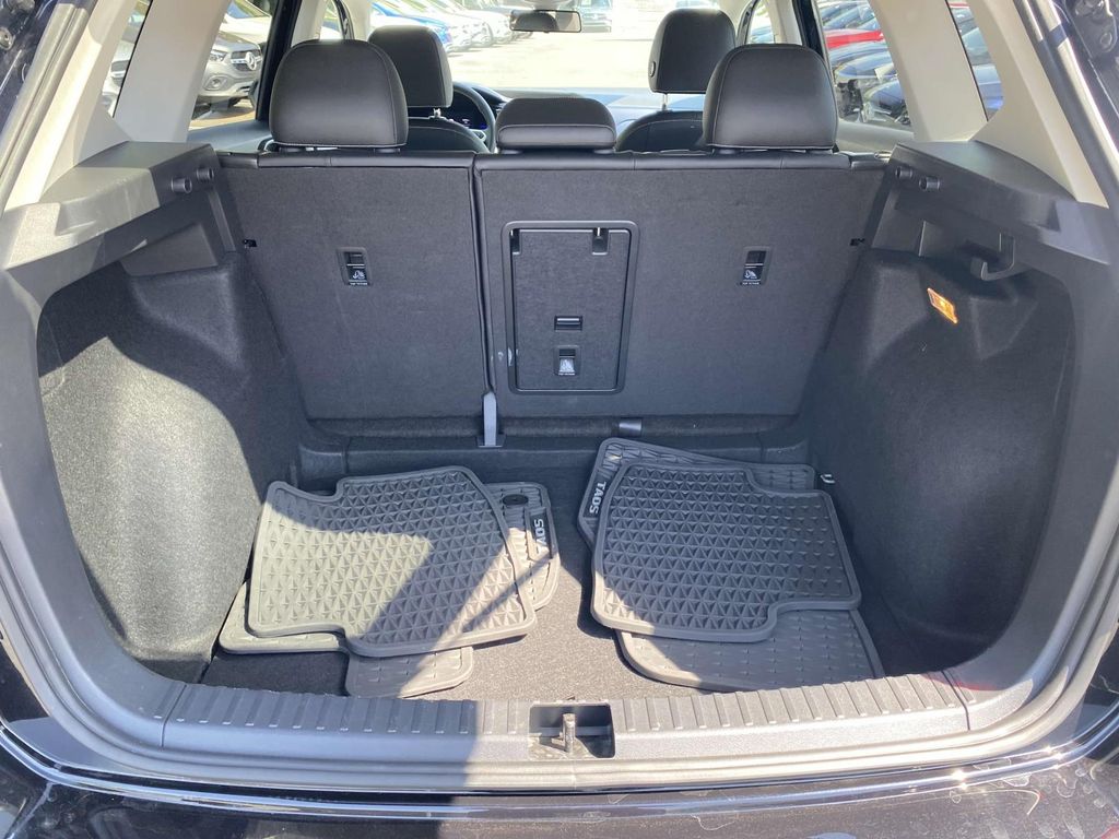 2022 Volkswagen Taos SE 17