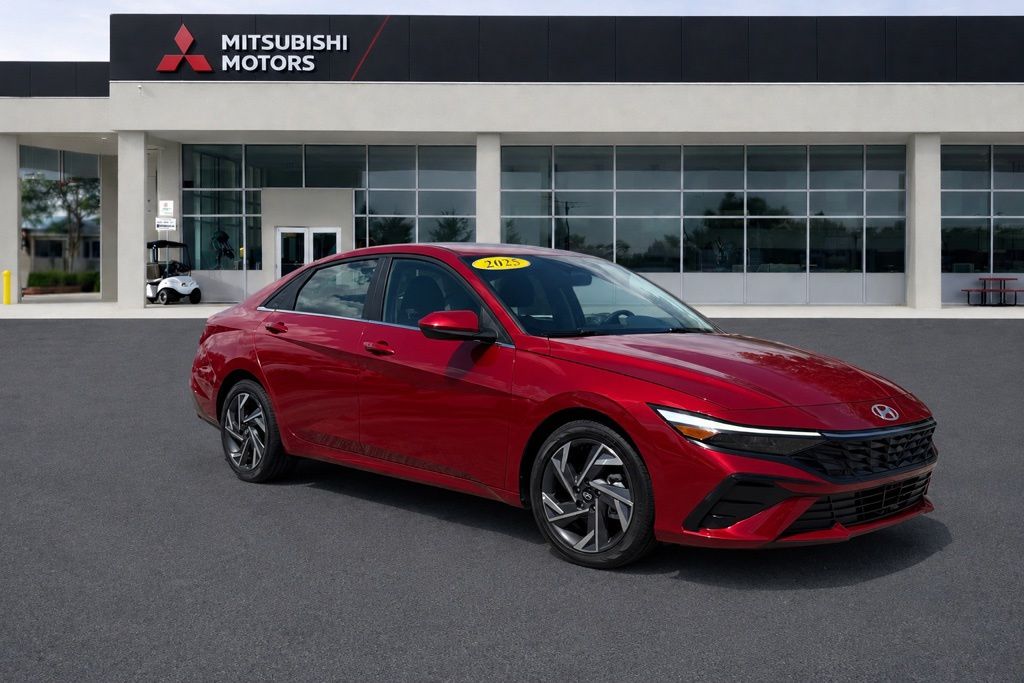 Used 2025 Hyundai Elantra Sedan