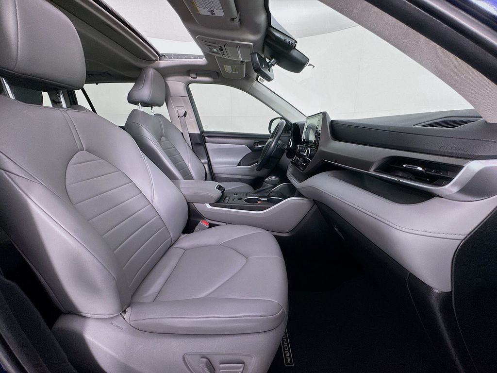 2021 Toyota Highlander Hybrid XLE photo