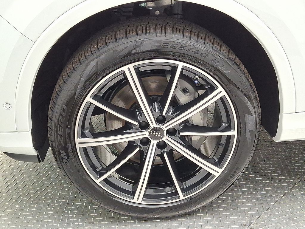 Thumbnail: 2026 Audi Q7 - 5