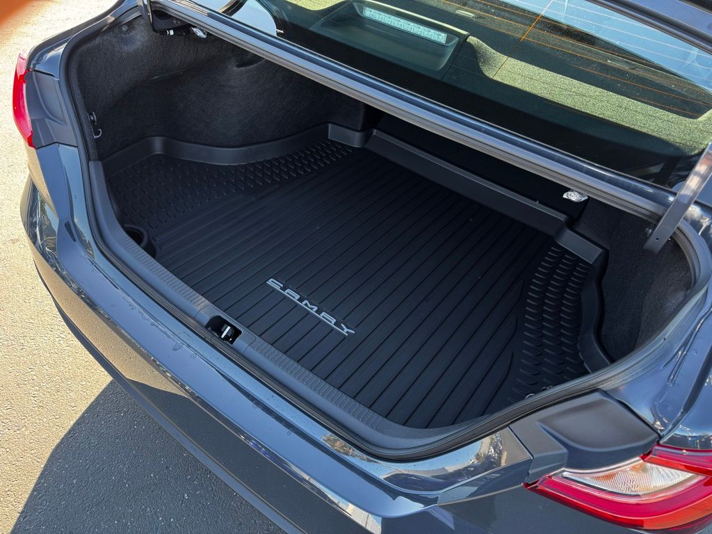 2025 Toyota Camry SE photo 10