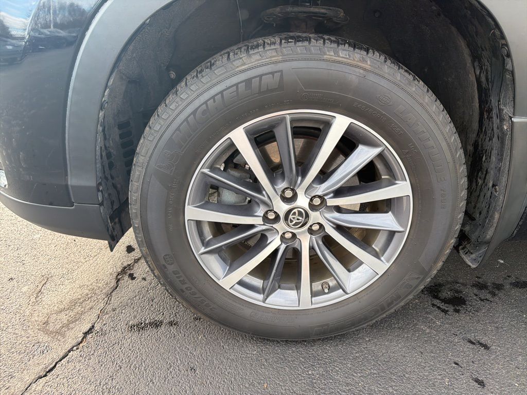 Thumbnail: 2017 Toyota Highlander - 10