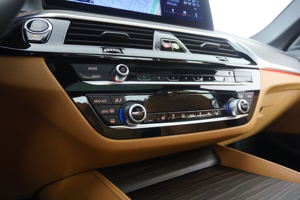 2022 BMW 5 Series 530i 26