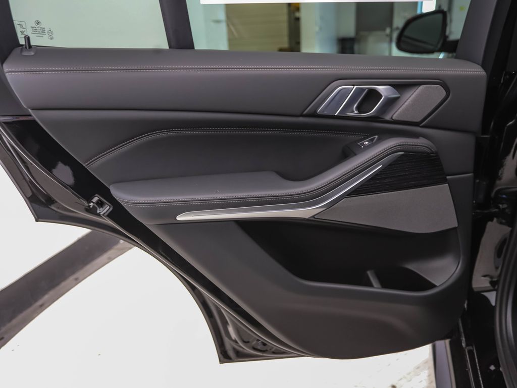 Thumbnail: 2026 BMW X5 - 20