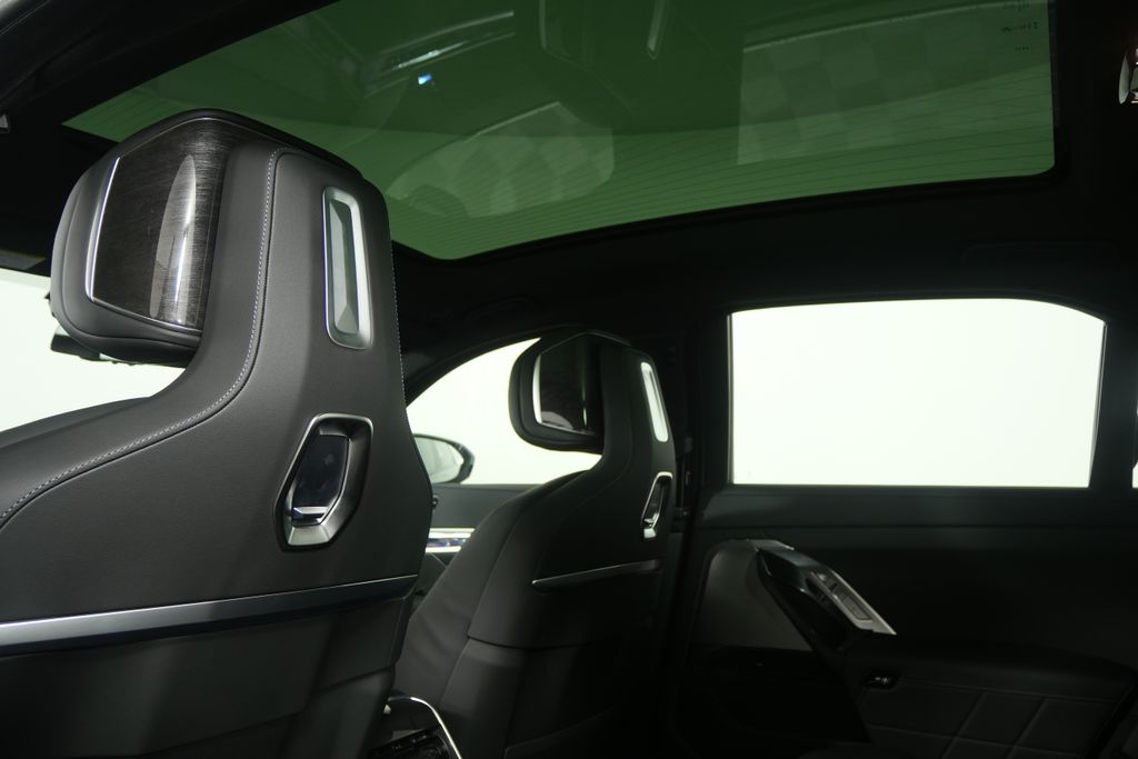 Thumbnail: 2026 BMW i7 - 17