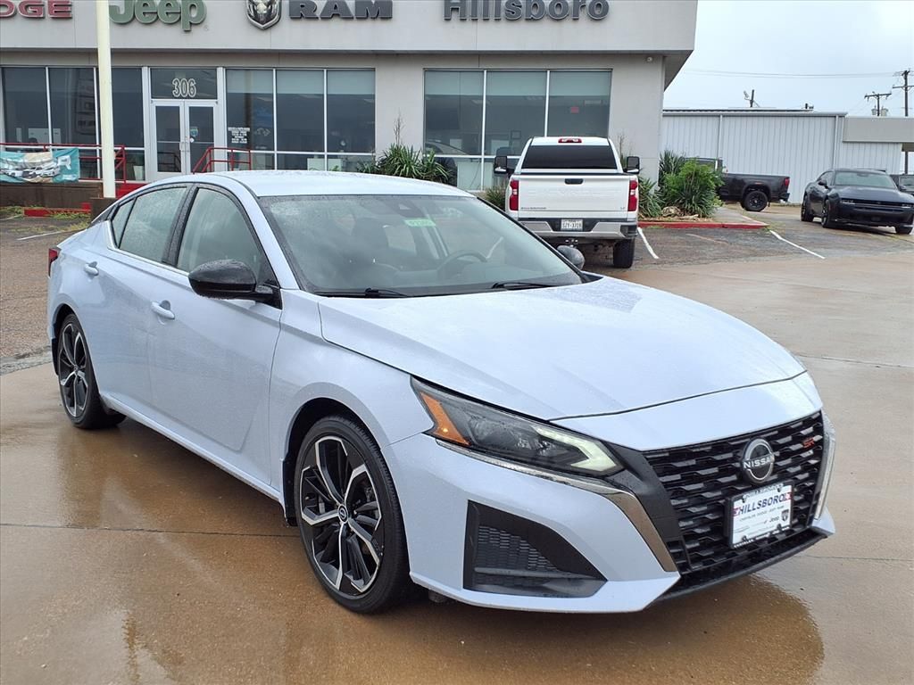 Gray Sky Pearl 2023 Nissan Altima Sedan Front-Wheel Drive Continuously Variable Transmission