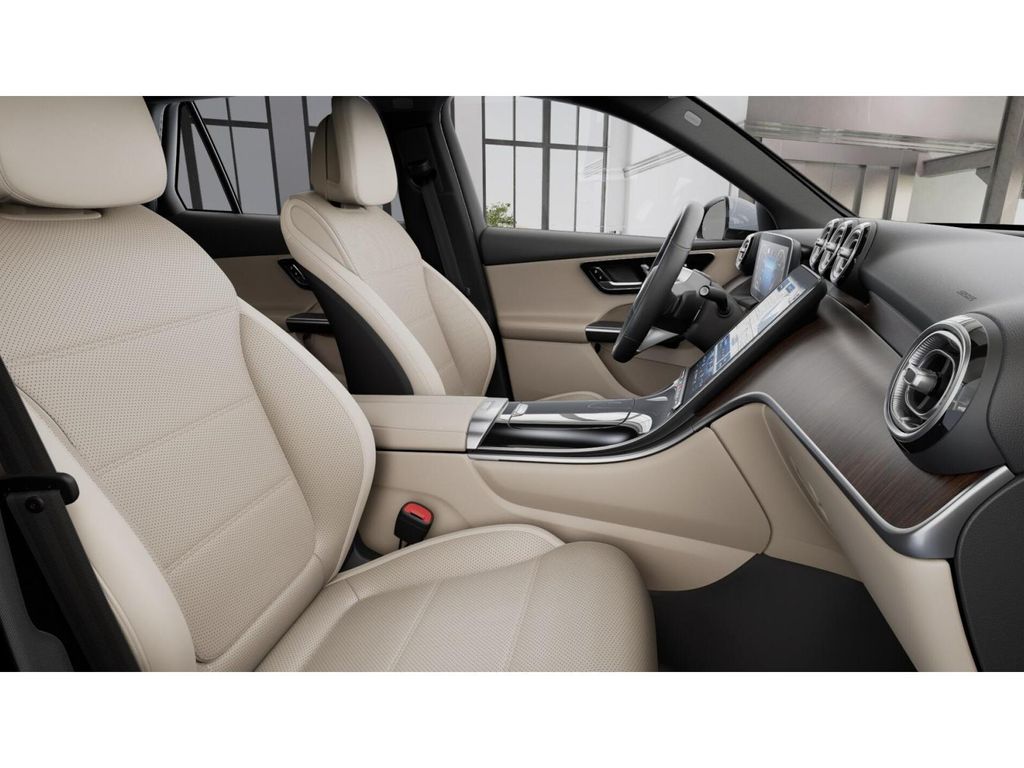 2025 Mercedes Benz GLC 300 4MATIC photo 4