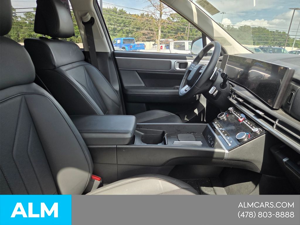 Used 2024 White Hyundai SEL image 21