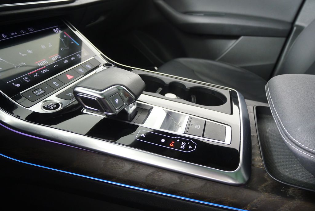 Thumbnail: 2021 Audi Q8 - 27