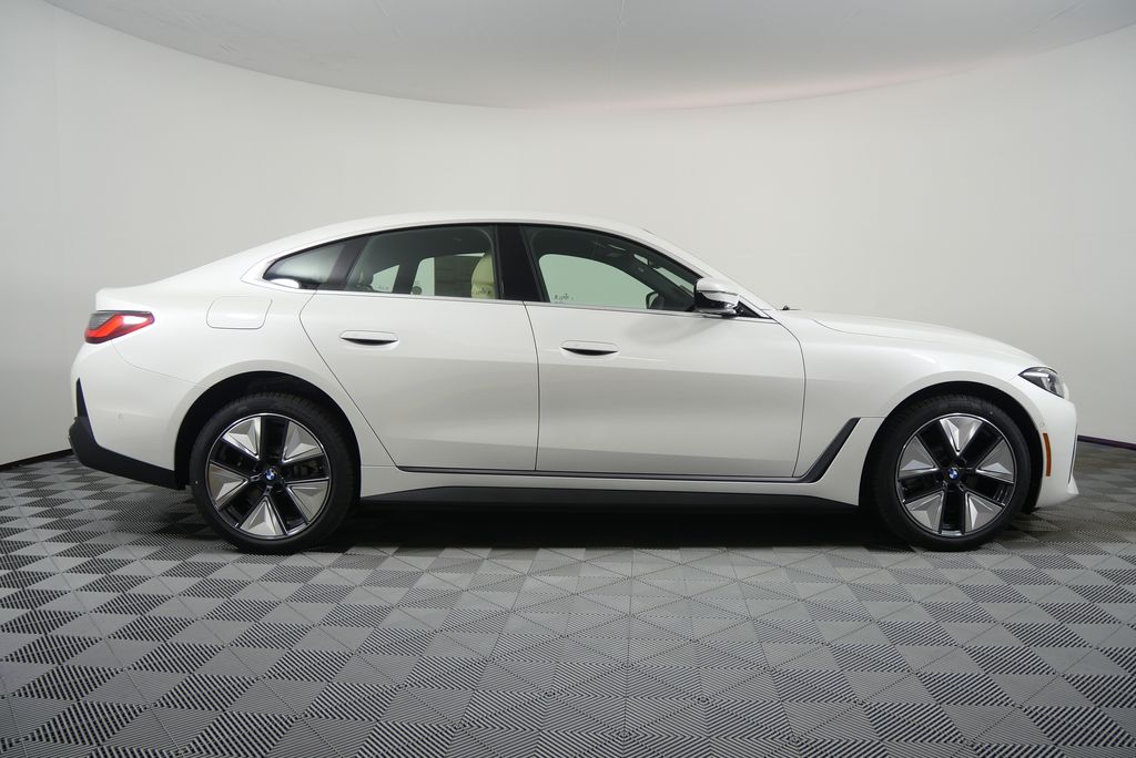 Thumbnail: 2025 BMW i4 - 2