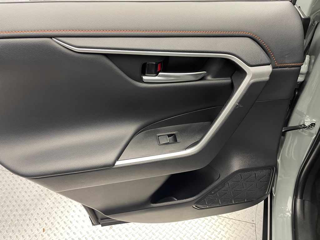 2023 Toyota RAV4 Adventure 32