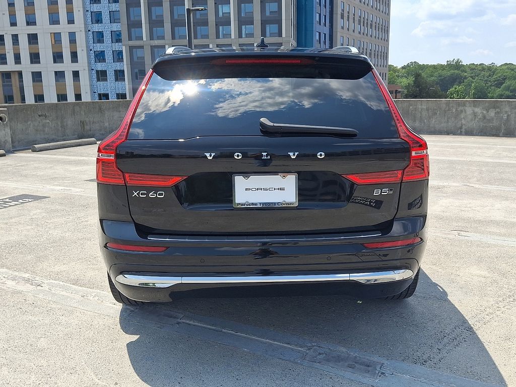 Thumbnail: 2023 Volvo XC60 - 9