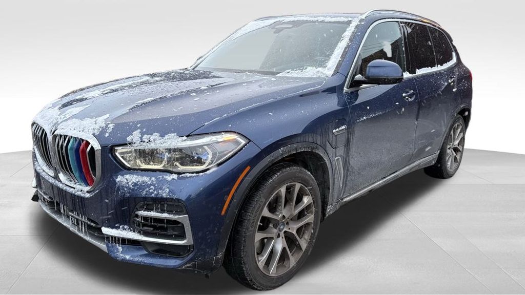 2022 BMW X5 45e's photo