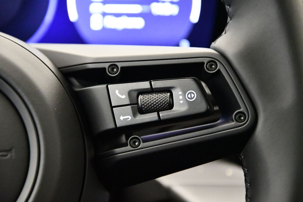 Thumbnail: 2025 Porsche Macan - 25