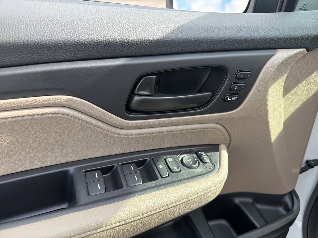 Thumbnail: 2023 Honda Odyssey - 28