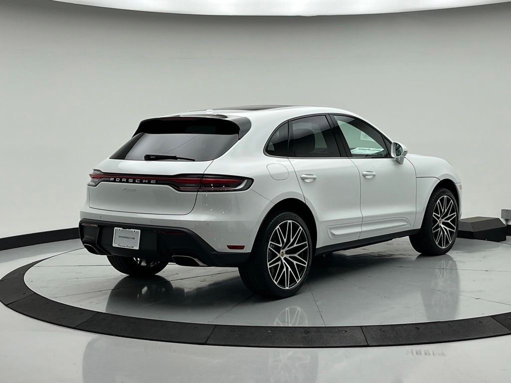 Thumbnail: 2026 Porsche Macan - 7