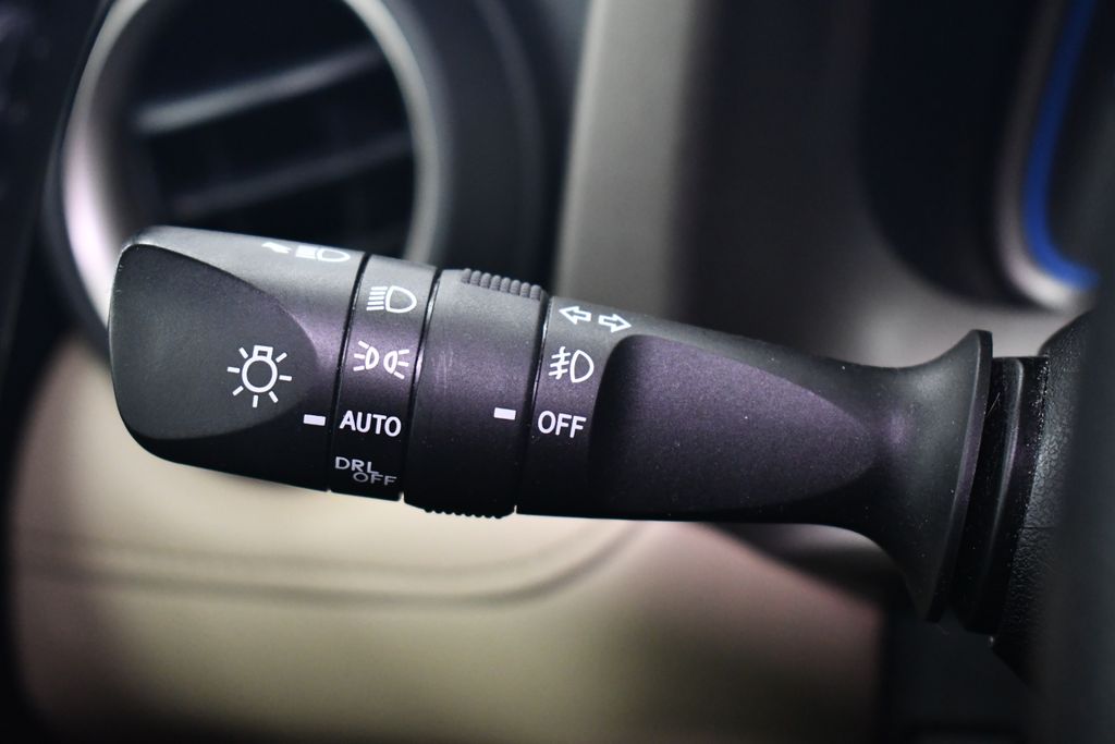 Thumbnail: 2013 Toyota RAV4 - 19