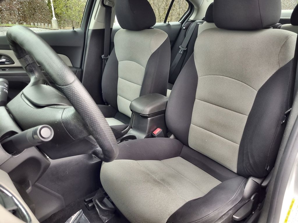 2014 Chevrolet Cruze LS 12