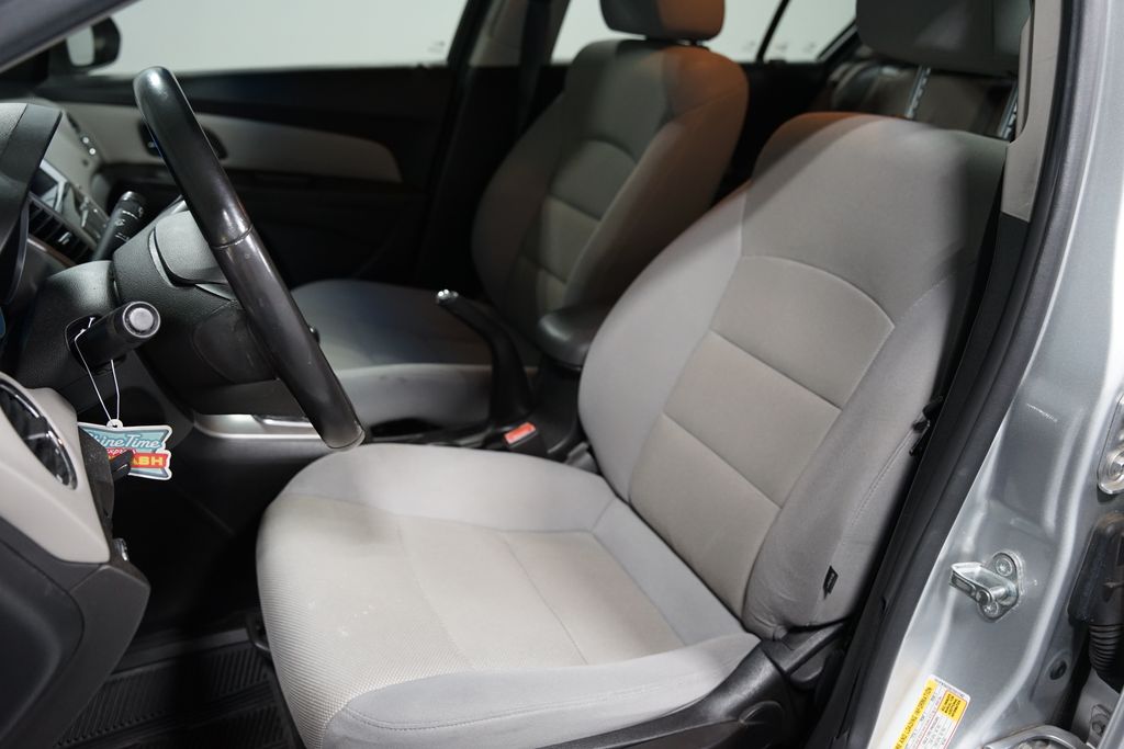 Thumbnail: 2012 Chevrolet Cruze - 6