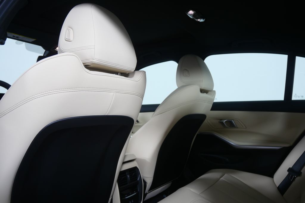 Thumbnail: 2026 BMW 3 Series - 16