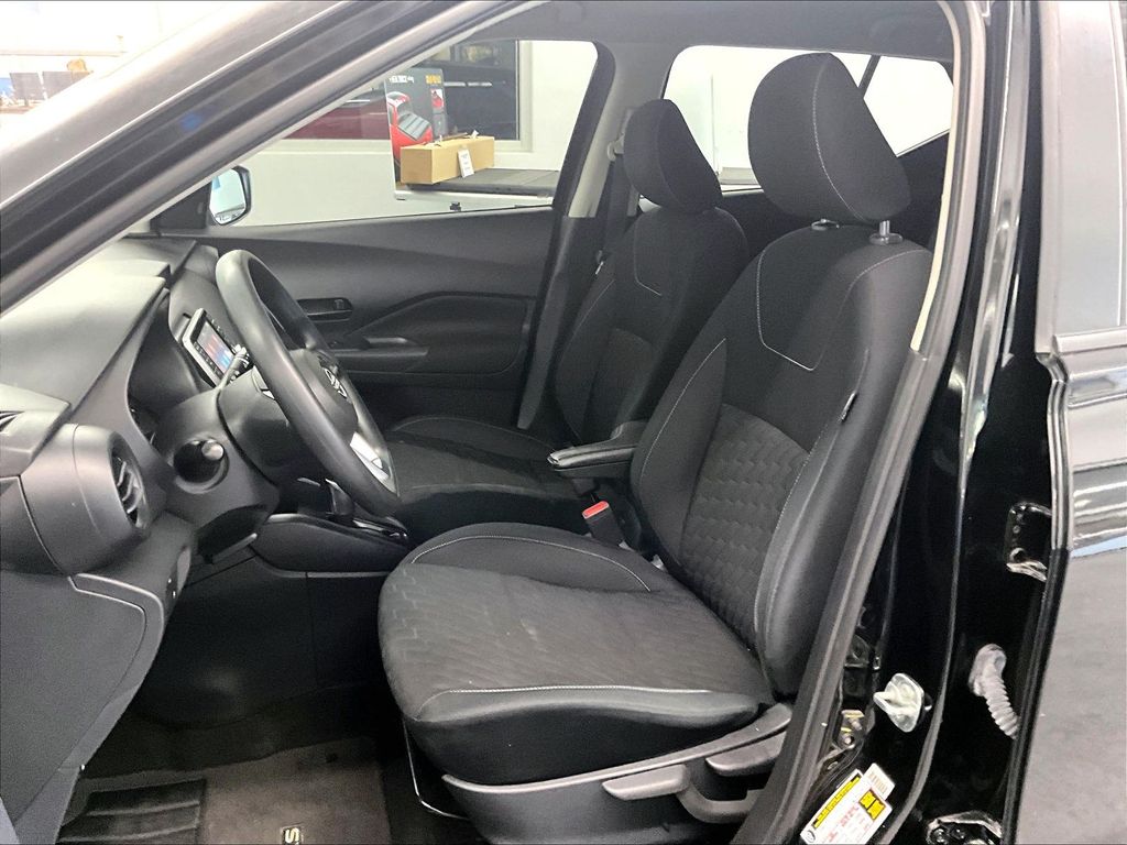 2022 Nissan Kicks — photo 10
