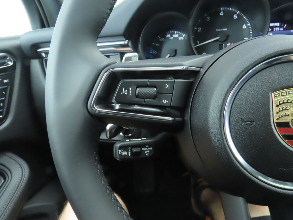 Thumbnail: 2025 Porsche Macan - 14