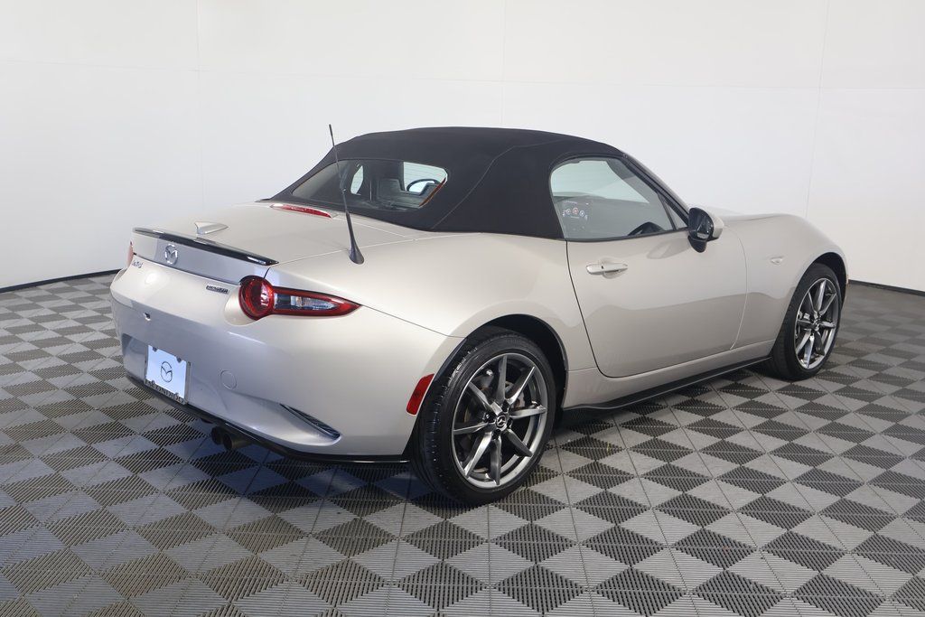 Thumbnail: 2023 Mazda MX-5 Miata - 4