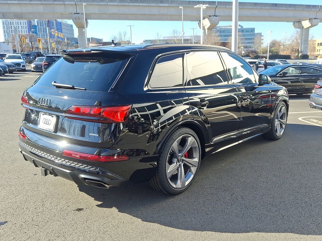 Thumbnail: 2026 Audi Q7 - 4