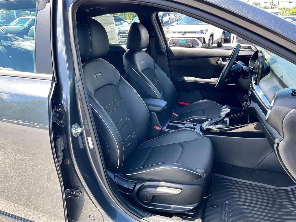 2023 Kia Forte — photo 10