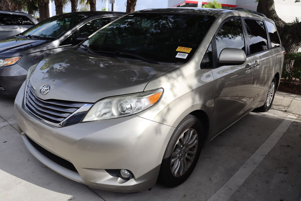 Thumbnail: 2017 Toyota Sienna - 2