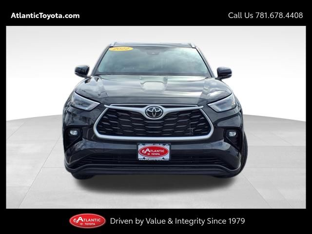 Used 2022 Toyota Highlander XLE with VIN 5TDHZRBH8NS571417 for sale in Lynn, MA