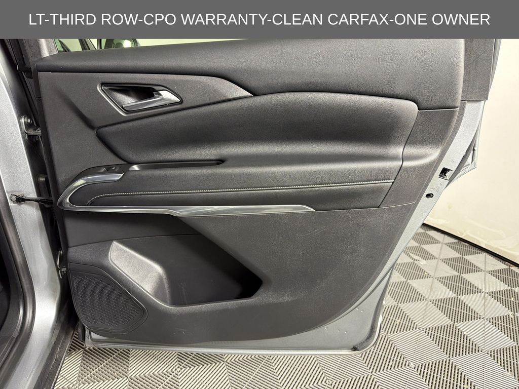 used 2024 Chevrolet Traverse car, priced at $31,900