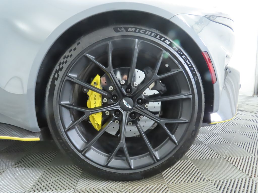 Thumbnail: 2025 Aston Martin Vantage - 27