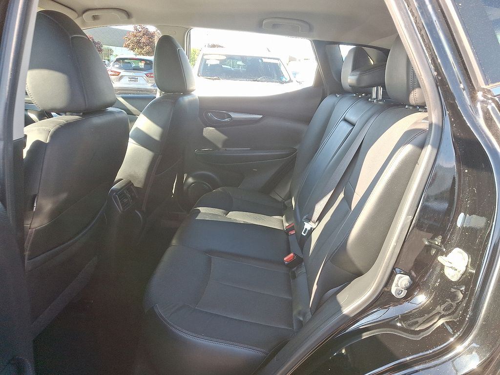 2018 Nissan Rogue Sport SL 10