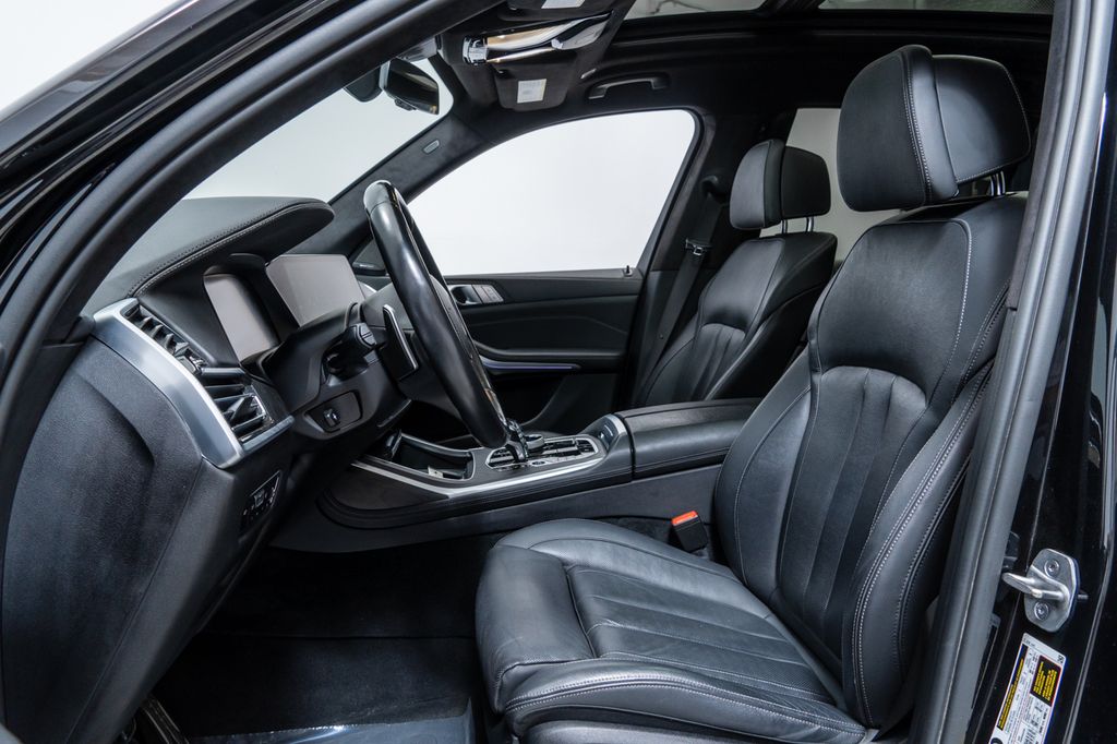 Used 2022 Black BMW M50i image 5