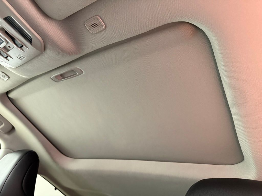 Thumbnail: 2023 Toyota Highlander - 19