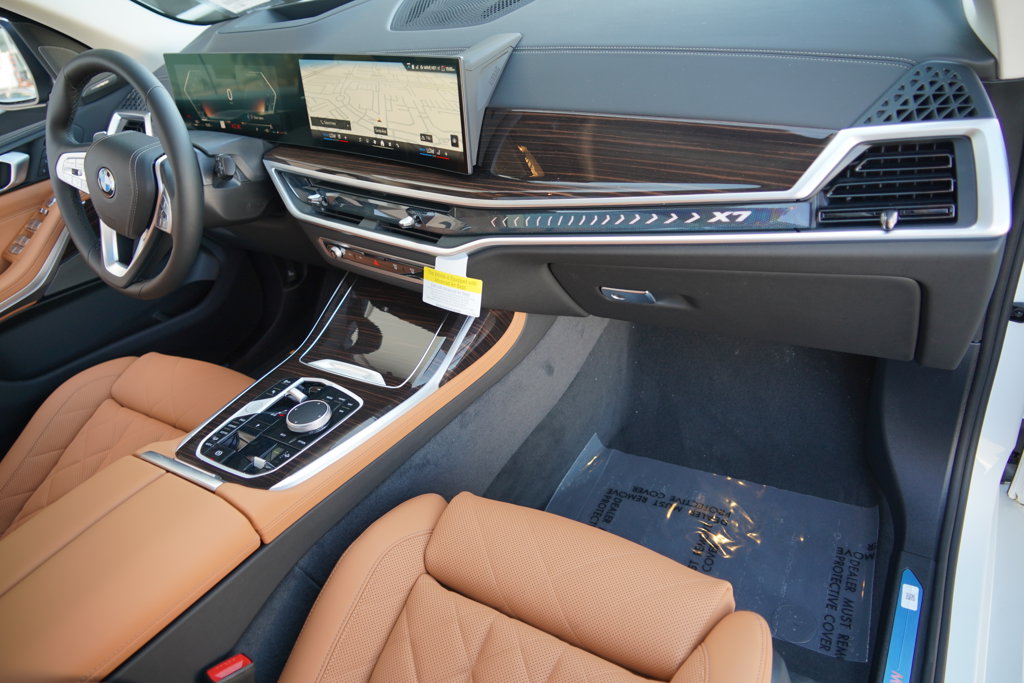 Thumbnail: 2027 BMW X7 - 17