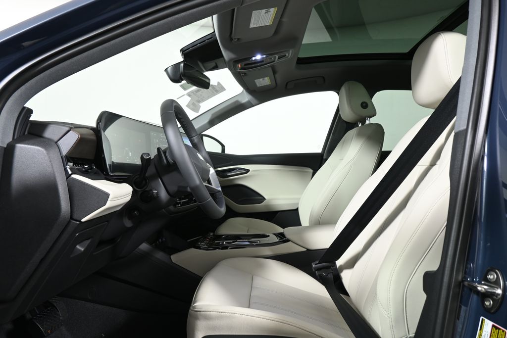 Thumbnail: 2025 Audi Q6 e-tron - 3